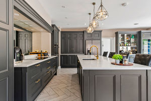 Kitchen- click for photo gallery